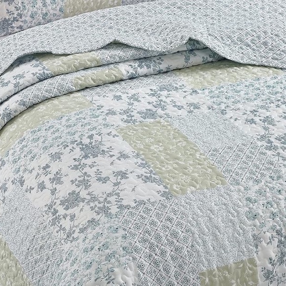 Brilliant Sunshine Multi Blue and Beige Floral Patchwork 2 pc Twin Quilt Set NIP - Picture 5 of 9